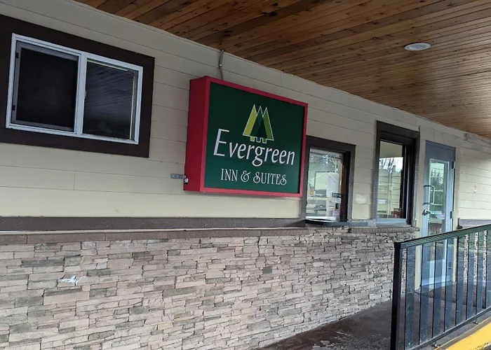Evergreen Inn & Suites Portland (Adults Only)